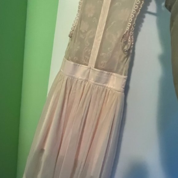 STUNNING BEBE BABY PINK EMBROIDERED HIGH LOW DRESS SHEER LACE TOP SIZE SMALL - Picture 4 of 8